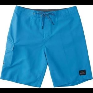 NWT Quicksilver Hila Soli 20" Board Shorts
Men's Size 36, NWT'S (Recycled)